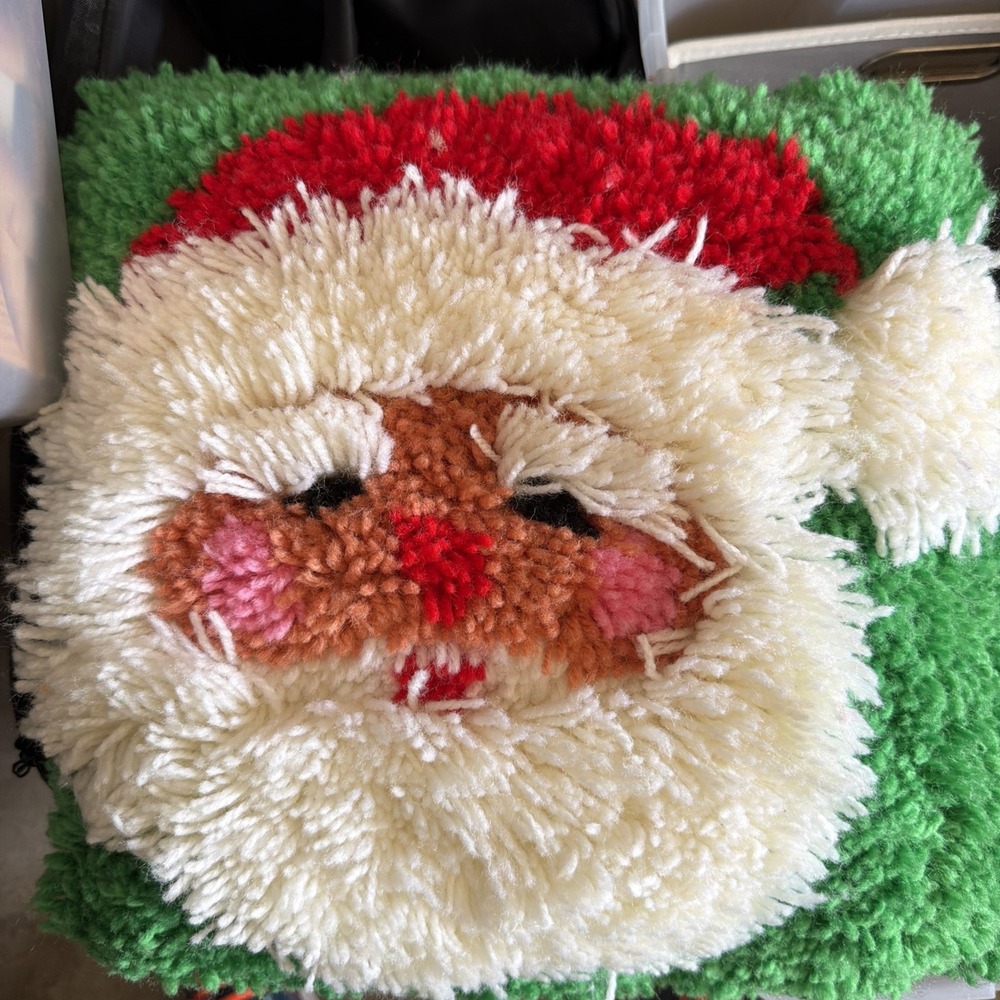 Vintage Handmade Latch Hook Santa Claus Christmas Holiday‎ Decor Pillow 15"